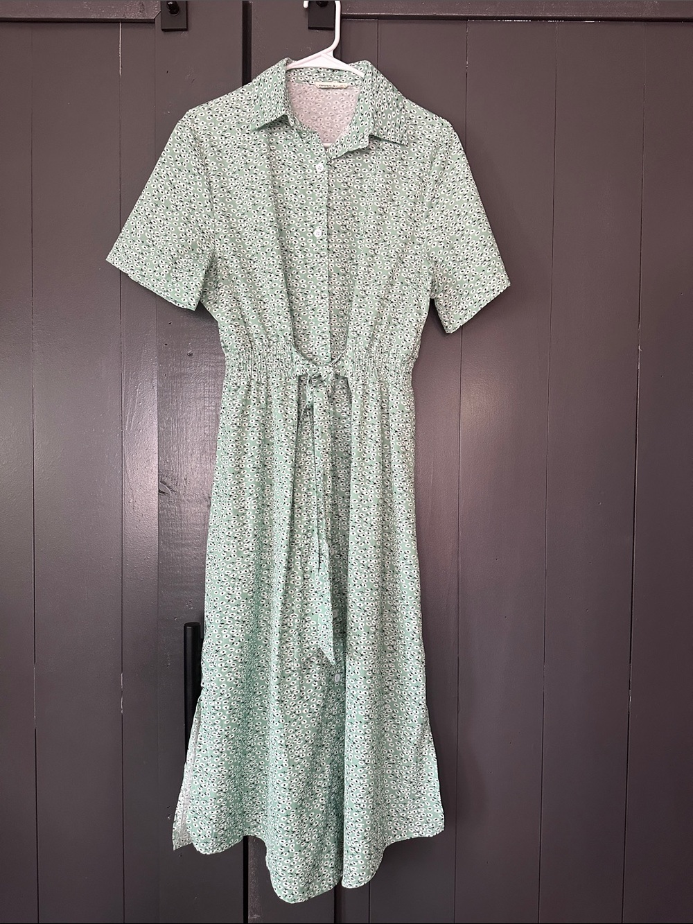 Button-Front Mint Green Floral Midi Dress with Tie Waist